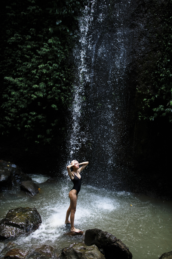 MUUV nowa kolekcja SS19, czarny strój kąpielowy