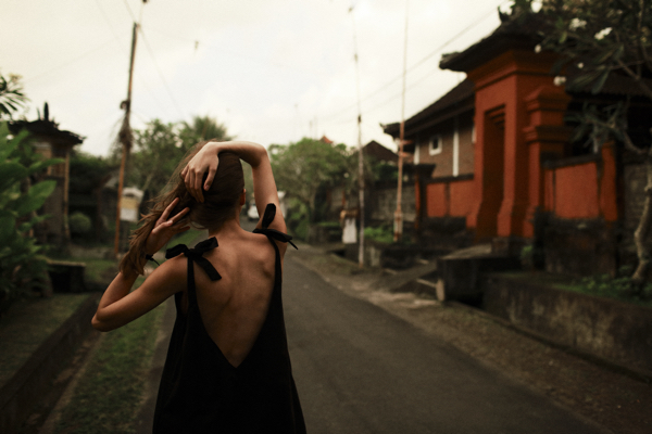 MUUV nowa kolekcja SS19, czarna sukienka na lato